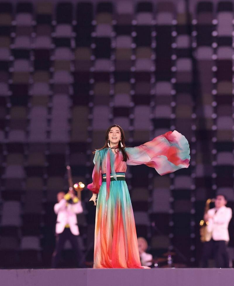 东京奥运会闭幕式女歌手