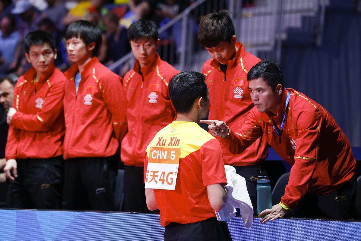 乒乓球男子团体半决赛比赛