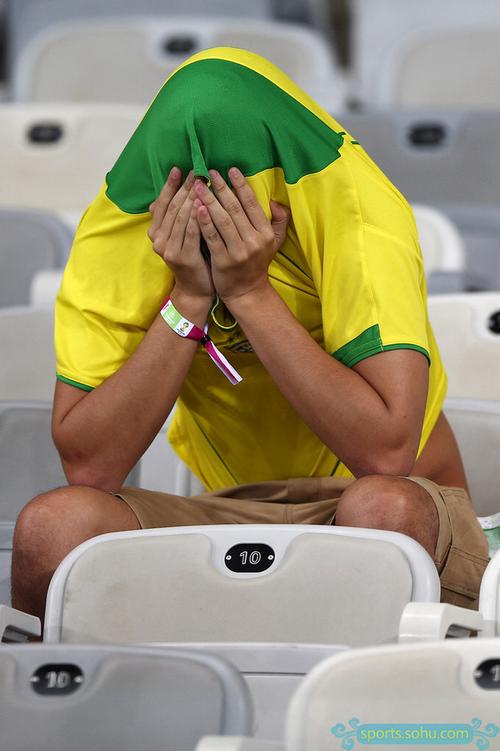 巴西输球后的球迷反应