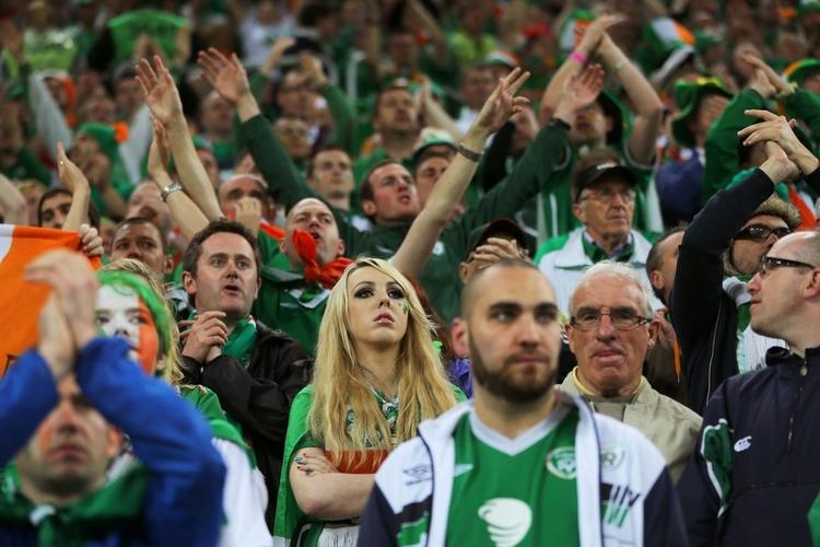 爱尔兰球迷欧洲杯唱歌