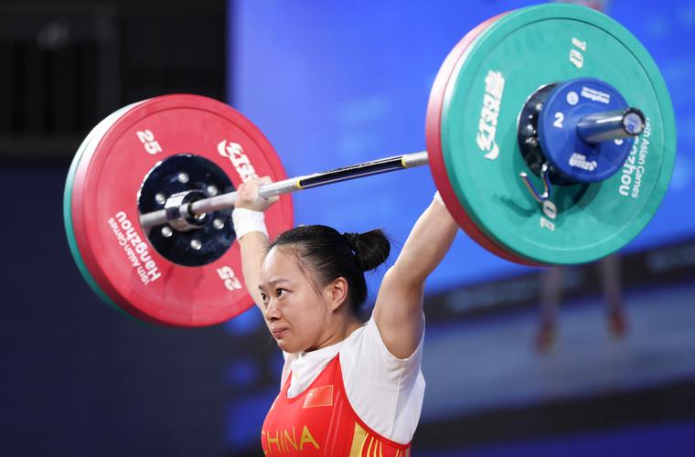 直播:女子举重49公斤级决赛的相关图片