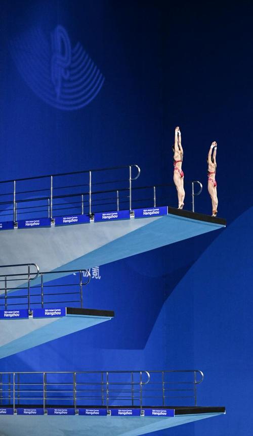 直播:跳水女双10米台决赛的相关图片